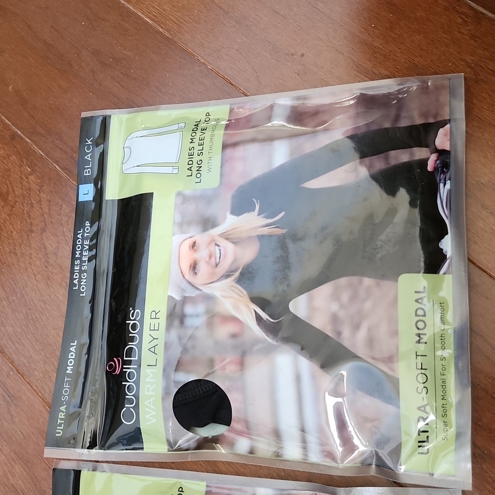 Cuddle Duds ladies modal long sleeve top, with thumb holes. Brand new with tags. - Picture 2 of 6